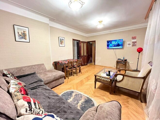 Satılır 3 otaqlı köhnə tikili 105 m², Gənclik m., photo 1 from 21
