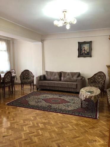 İcarəyə verilir 3 otaqlı köhnə tikili 70 m², 28 May m., photo 1 from 11