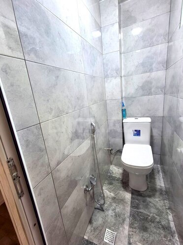 Satılır 2 otaqlı köhnə tikili 55 m², Xalqlar Dostluğu m., photo 8 from 12