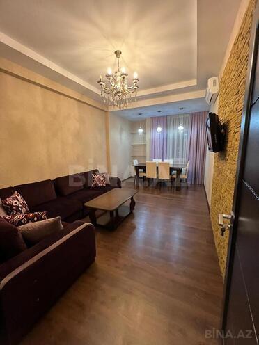 Сдаётся 3-комн. вторичка 120 м², м. Низами, photo 1 from 28