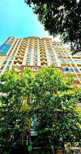 Satılır 4 otaqlı yeni tikili 208 m², 28 May m., photo 1 from 12