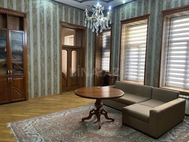 Satılır 3 otaqlı köhnə tikili 110 m², Sahil m., photo 1 from 14