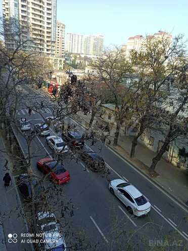 Satılır 2 otaqlı köhnə tikili 60 m², Nizami m., photo 1 from 18