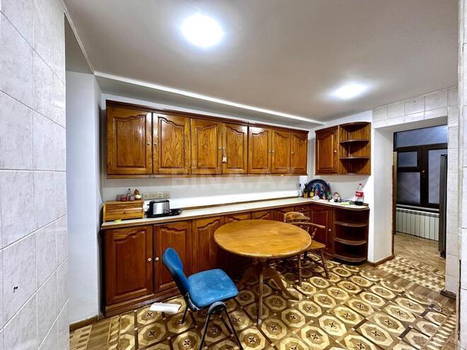 Satılır 6 otaqlı köhnə tikili 252 m², Sahil m., photo 9 from 30