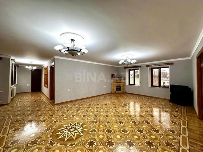 Satılır 6 otaqlı köhnə tikili 252 m², Sahil m., photo 1 from 30