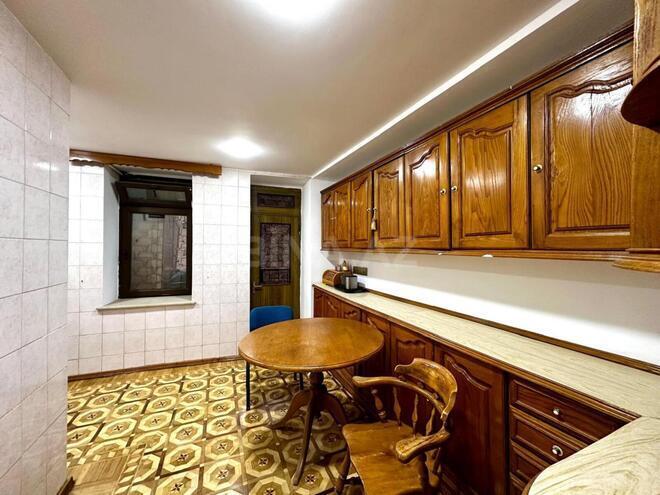 Satılır 6 otaqlı köhnə tikili 252 m², Sahil m., photo 22 from 30