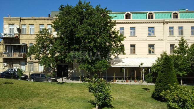 Продаётся 2-комн. вторичка 48 м², м. Низами, photo 1 from 13