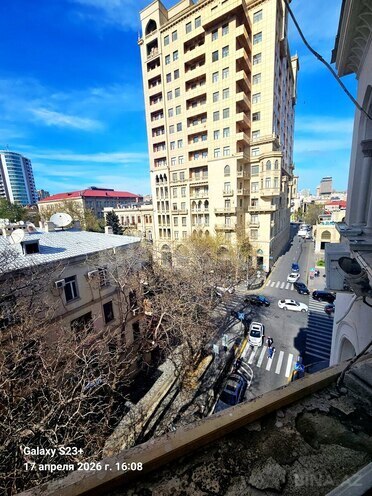 Satılır 2 otaqlı köhnə tikili 71 m², Sahil m., photo 5 from 22