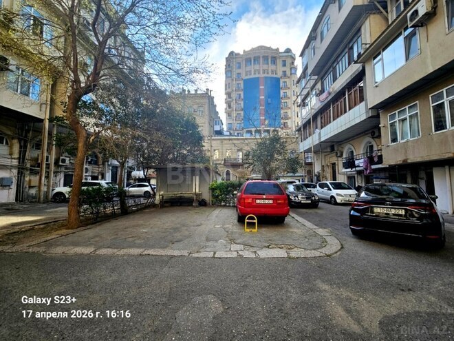 Satılır 2 otaqlı köhnə tikili 71 m², Sahil m., photo 17 from 22