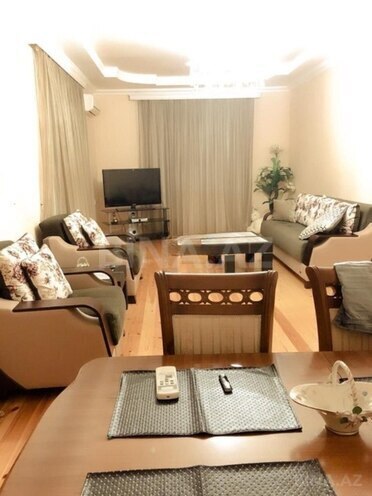 Satılır 7 otaqlı həyət evi/bağ evi 250 m², Novxanı q., photo 12 from 15