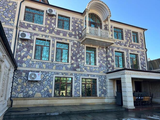 Satılır 19 otaqlı həyət evi/bağ evi 1 400 m², photo 1 from 32