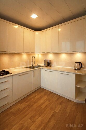 Продаётся 3-комн. вторичка 100 м², м. Нефтчиляр, photo 8 from 17