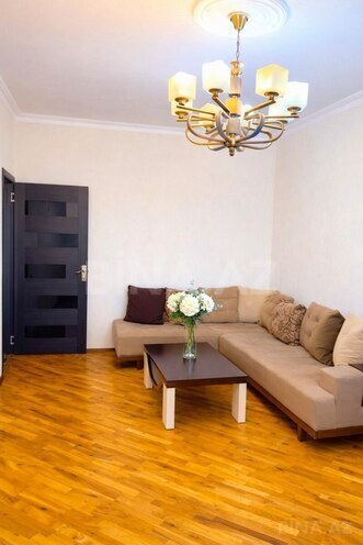 Продаётся 3-комн. вторичка 100 м², м. Нефтчиляр, photo 4 from 17