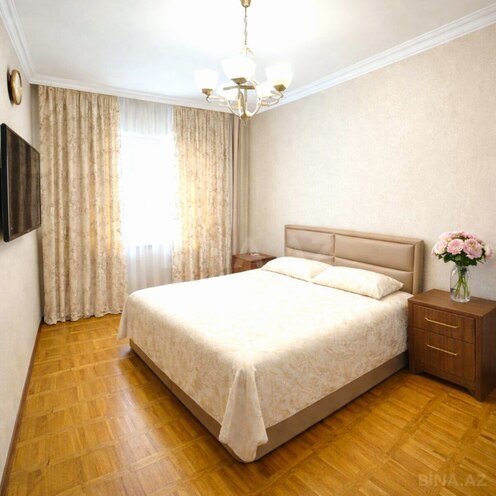 Продаётся 3-комн. вторичка 100 м², м. Нефтчиляр, photo 9 from 17