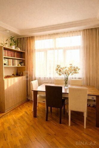 Продаётся 3-комн. вторичка 100 м², м. Нефтчиляр, photo 1 from 17