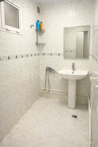 Продаётся 3-комн. вторичка 100 м², м. Нефтчиляр, photo 15 from 17