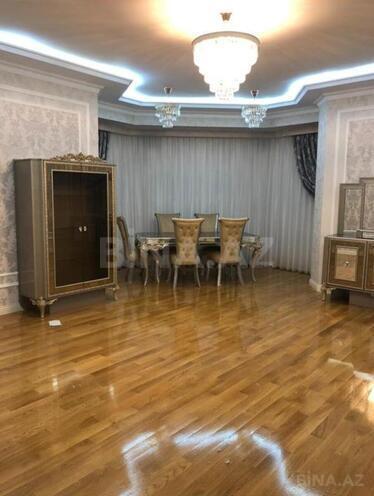 Сдаётся 3-комн. новостройка 80 м², м. Низами, photo 1 from 13