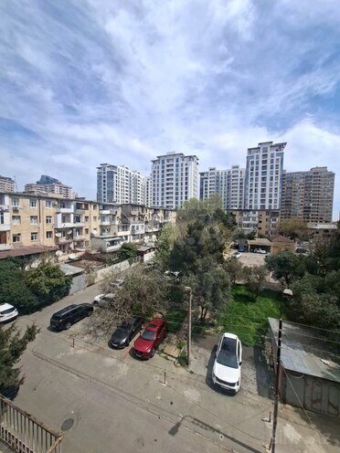 Продаётся 2-комн. вторичка 60 м², м. Элмляр Академиясы, photo 5 from 25