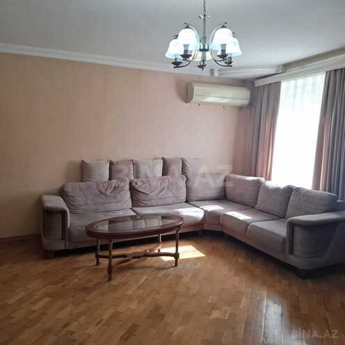 Satılır 3 otaqlı köhnə tikili 94 m², 8 Noyabr m., photo 1 from 16