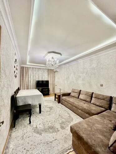 Satılır 5 otaqlı köhnə tikili 120 m², Xalqlar Dostluğu m., photo 1 from 14