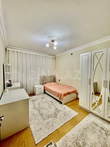 Satılır 5 otaqlı köhnə tikili 120 m², Xalqlar Dostluğu m., photo 6 from 14