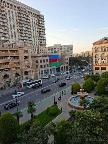 Продаётся 2-комн. вторичка 54 м², м. Низами, photo 1 from 24