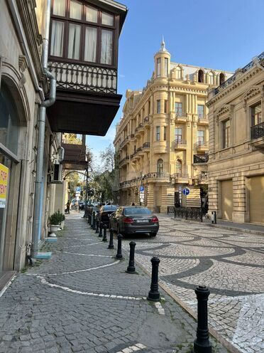 Satılır 3 otaqlı köhnə tikili 65 m², Sahil m., photo 1 from 26