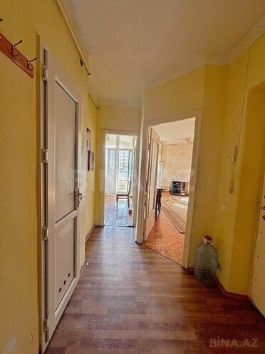 Продаётся 3-комн. вторичка 70 м², м. Низами, photo 15 from 19