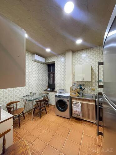Satılır 4 otaqlı köhnə tikili 105 m², Sahil m., photo 13 from 17