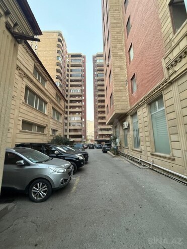 Продаётся 4-комн. новостройка 146 м², м. Низами, photo 1 from 14