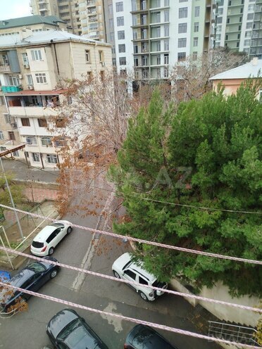 Продаётся 1-комн. вторичка 30 м², м. Низами, photo 1 from 9