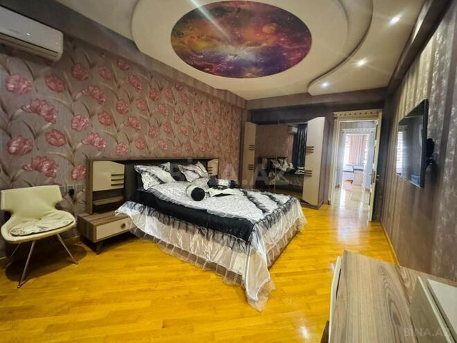 Satılır 3 otaqlı köhnə tikili 140 m², Xalqlar Dostluğu m., photo 13 from 31