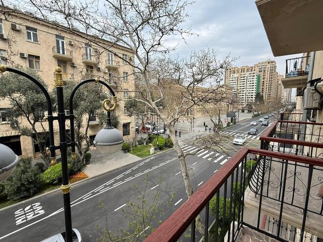 Сдаётся 3-комн. вторичка 85 м², м. Иншаатчылар, photo 1 from 22