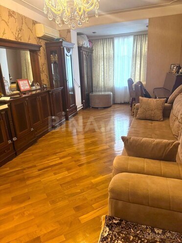 Продаётся 3-комн. вторичка 75 м², м. Нефтчиляр, photo 1 from 21