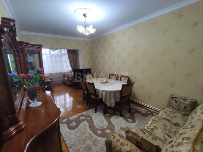 Satılır 4 otaqlı köhnə tikili 120 m², Neftçilər m., photo 1 from 14