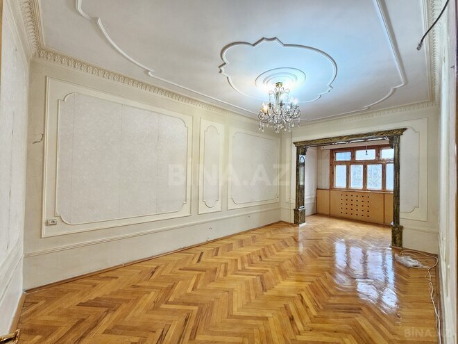 Satılır 2 otaqlı köhnə tikili 70 m², Azadlıq Prospekti m., photo 1 from 18