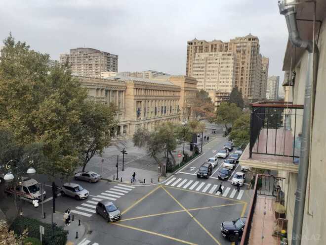 İcarəyə verilir 3 otaqlı köhnə tikili 95 m², Sahil m., photo 1 from 11