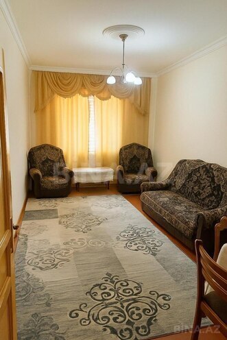 Сдаётся 3-комн. вторичка 70 м², м. Ази Асланов, photo 8 from 12
