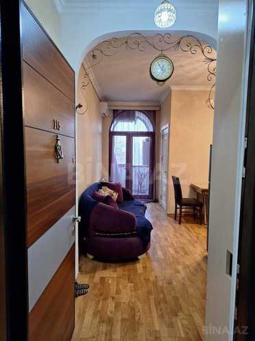 Продаётся 2-комн. новостройка 42 м², м. Кара Караев, photo 1 from 8