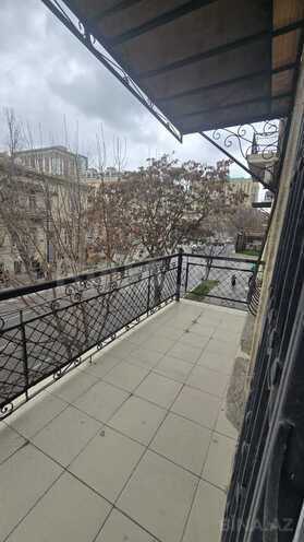 Продаётся 2-комн. вторичка 51 м², м. Низами, photo 1 from 13