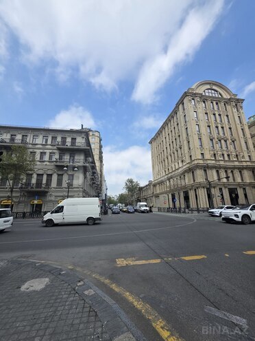 Satılır 2 otaqlı köhnə tikili 68 m², Sahil m., photo 3 from 12