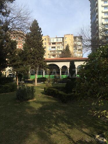 Продаётся 4-комн. вторичка 102 м², м. Низами, photo 1 from 28