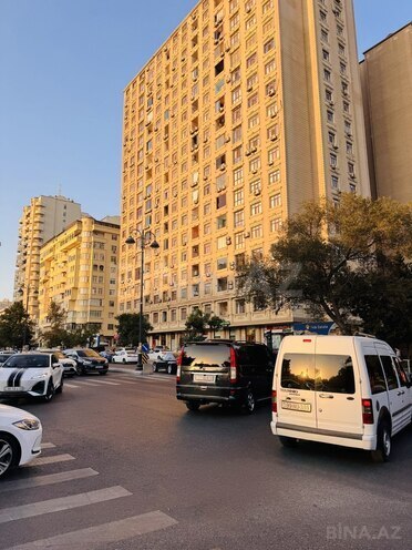 Продаётся 3-комн. вторичка 120 м², м. Иншаатчылар, photo 1 from 15