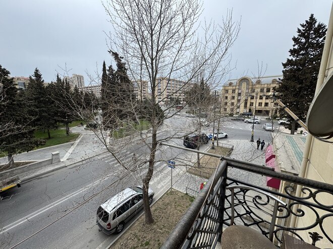 Продаётся 2-комн. вторичка 55 м², пос. Бакиханова, photo 1 from 14