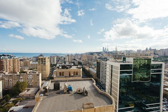 Сдаётся 3-комн. новостройка 170 м², м. Низами, photo 1 from 32