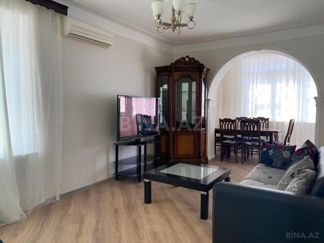 Сдаётся 3-комн. вторичка 70 м², м. Автовокзал, photo 1 from 14