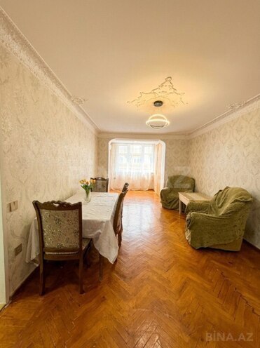 Satılır 2 otaqlı köhnə tikili 60 m², 8 Noyabr m., photo 1 from 10