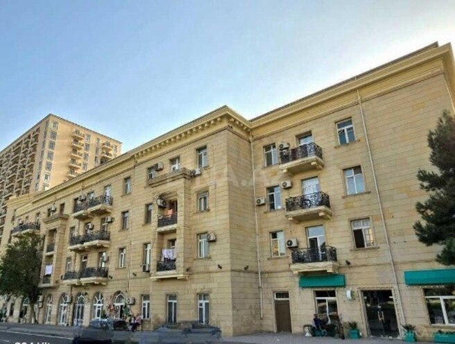 Satılır 3 otaqlı köhnə tikili 90 m², Həzi Aslanov m., photo 1 from 12