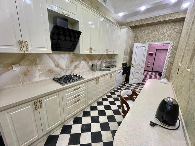 Сдаётся 3-комн. новостройка 127 м², м. 28 мая, photo 1 from 21