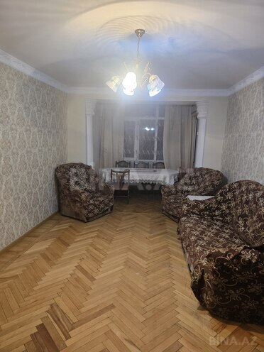 Сдаётся 3-комн. вторичка 80 м², м. Низами, photo 1 from 16
